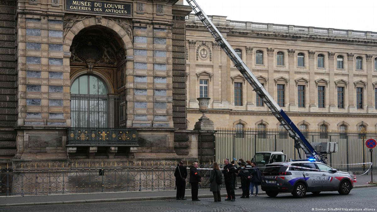Museu do Louvre fica fechado após roubo de joias – DW – 19/10/2025