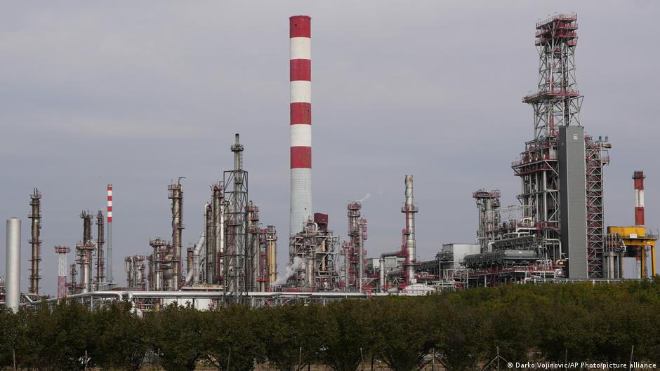 Rafinerija nafte u Pančevu u vlasništvu je Naftne industrije Srbije