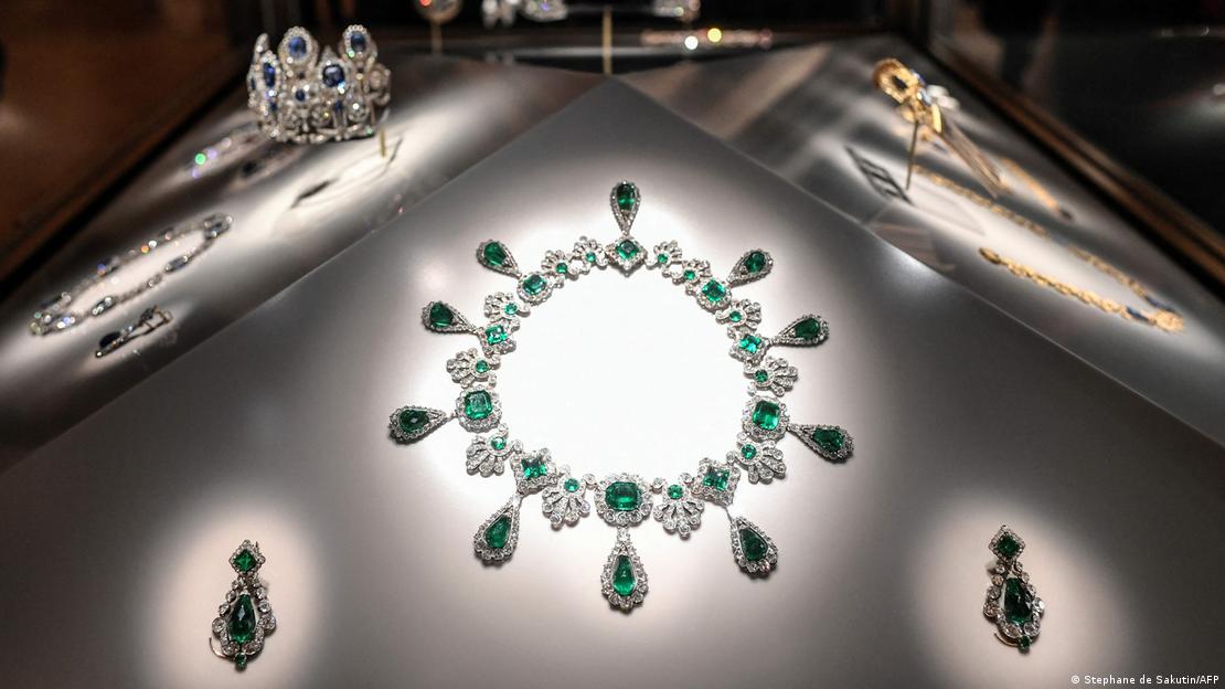 Conjunto de collar y pendientes de zafiros de la reina María Amelia (imagen de archivo).