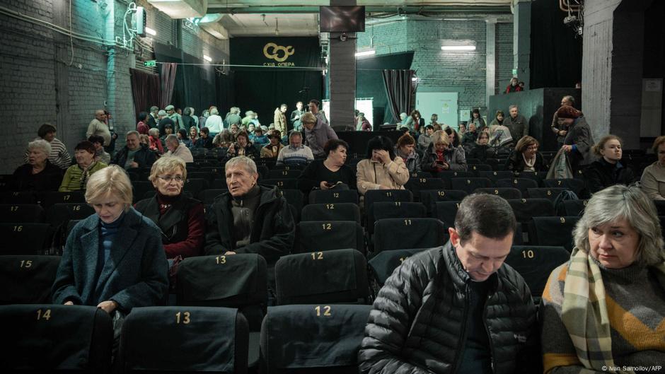 Ukraine updates: Strikes on energy grid leads to blackouts  DW  10/21/2025