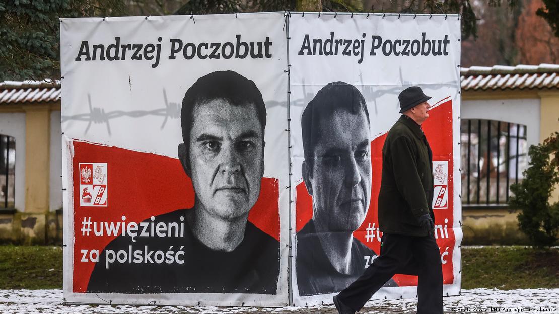 Polonia, Bialystok, 2023 | Pancarta en memoria del periodista bielorruso-polaco encarcelado Andrzej Poczobut.