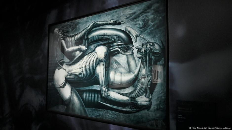 Likovni jezik švajcarskog umetnika Hansa Rudija Gigera bila je osnova vizuelnog oblikovanja filma Osmi putnik.