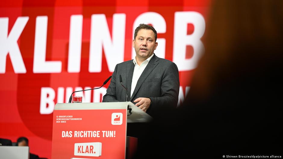 German vice-chancellor heads to China in difficult times