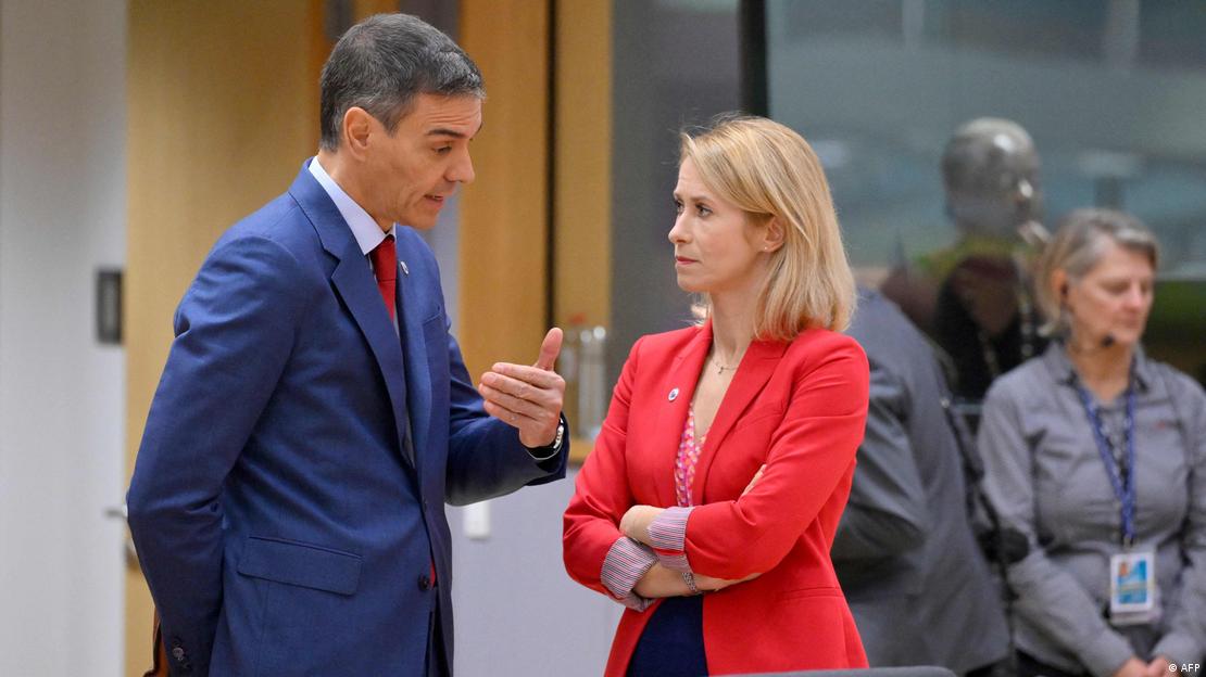 Pedro Sanchez (solda) ve AB Dış İlişkiler ve Güvenlik Politikası Yüksek Temsilcisi ve Avrupa Komisyonu Başkan Yardımcısı Kaja Kallas