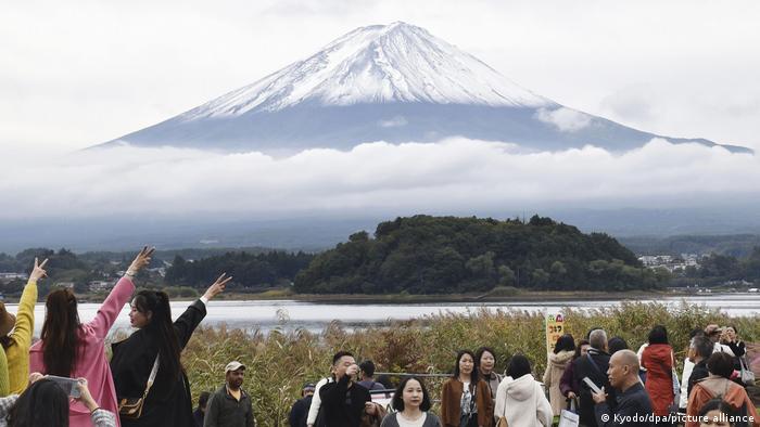 Monte Fuji é um vulcão ativo de 3.776 metros de altitude, localizado na ilha de Honshu