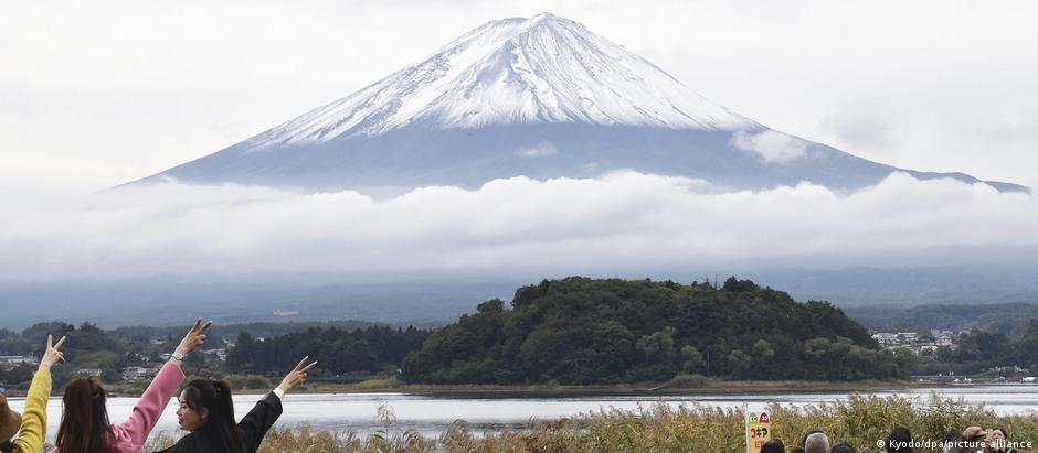 Monte Fuji é um vulcão ativo de 3.776 metros de altitude, localizado na ilha de Honshu