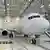Großbritannien Lossiemouth 2025 eine P8 Poseidon bei der Wartung in einem Hangar