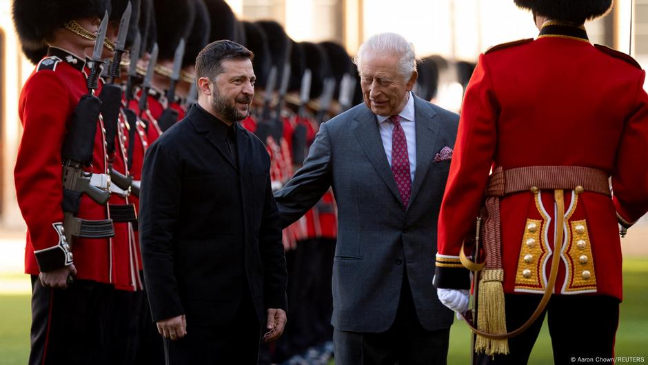 Ukraine: Zelenskyy in UK for talks with allies on missiles DW 10/24/2025
