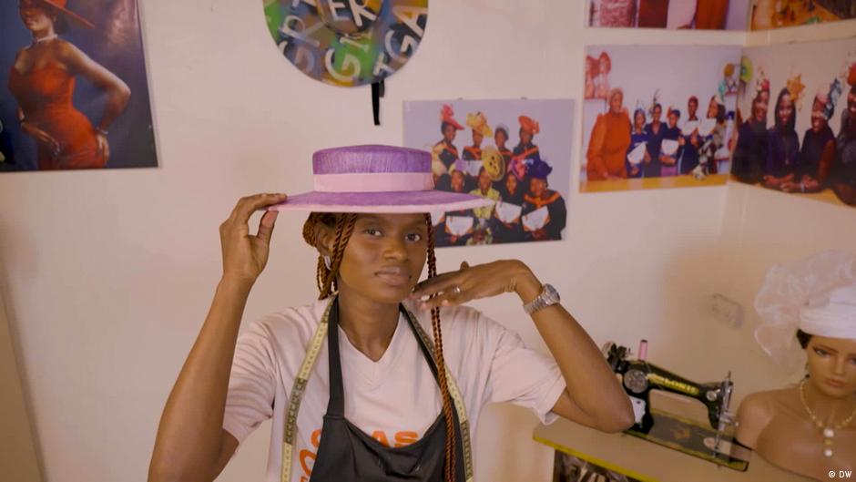 The viral head pieces made in Nigeria – DW – 10