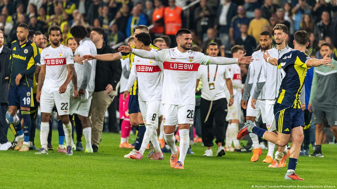 Fenerbahce ile VfB Stuttgart maçında Deniz Undav ve diğer oyuncular.