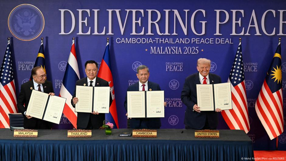 Trump witnesses Thai-Cambodian ceasefire signing  DW  10/26/2025