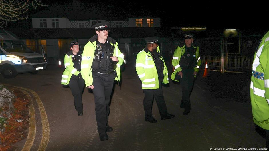 UK police arrest wrongly released migrant sex offender  DW  10/26/2025