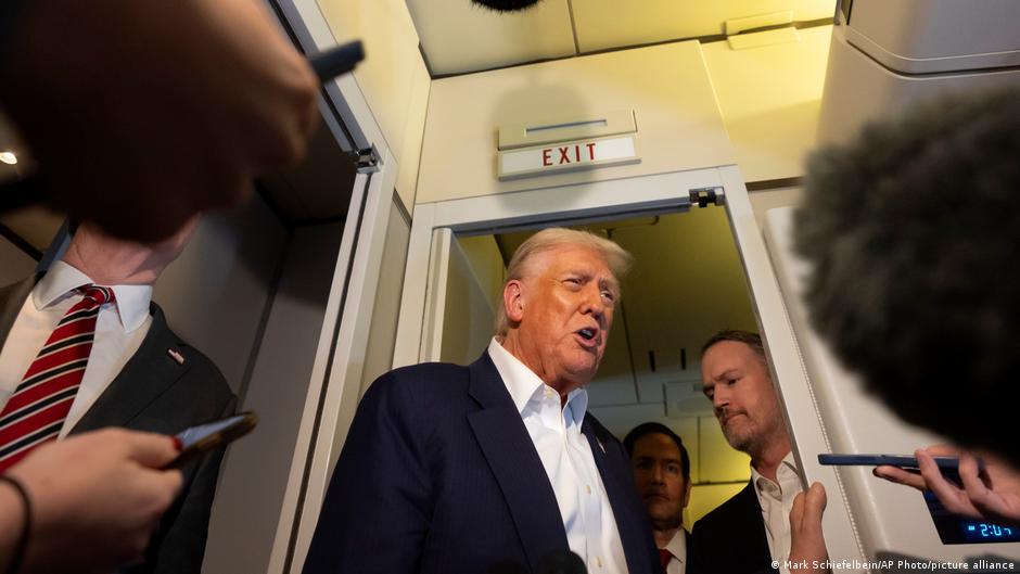 White House launches tracker to call out 'media offenders'  DW  11/30/2025