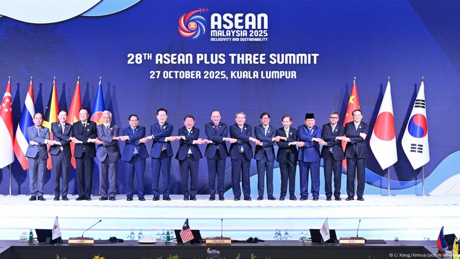 ASEAN Summit: China, ASEAN sign upgraded free trade pact DW 10/28/2025