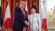 Händedruck zwischen Donald Trump und Sanae Takaichi Händedruck zwischen Donald Trump und Sanae Takaichi