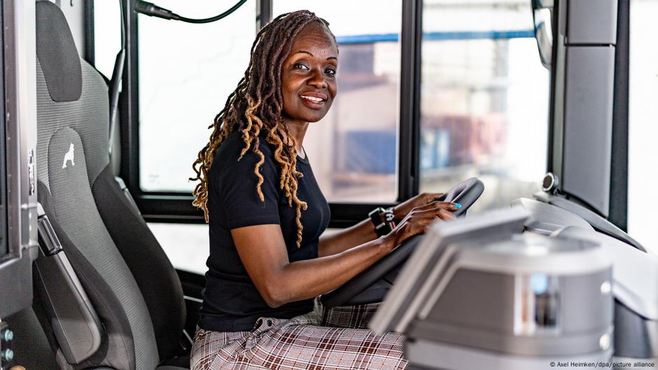 Srećna u Nemačkoj: Kenijka Milisent Aviti radi kao vozačica autobusa u Flensburgu