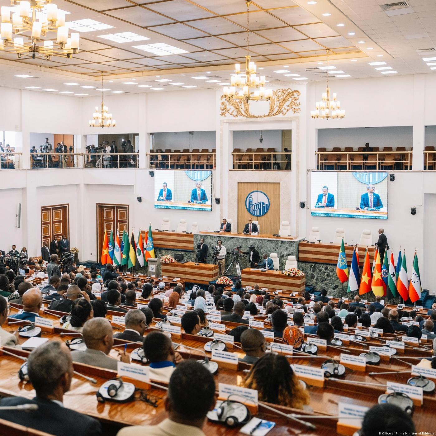 የኢትዮጵያ የውጭ ዕዳ ጠቅላይ ሚኒስትር ዐቢይ አሕመድ እንዳሉት “ከ23 ቢሊዮን ዶላር አይበልጥም”? episode artwork