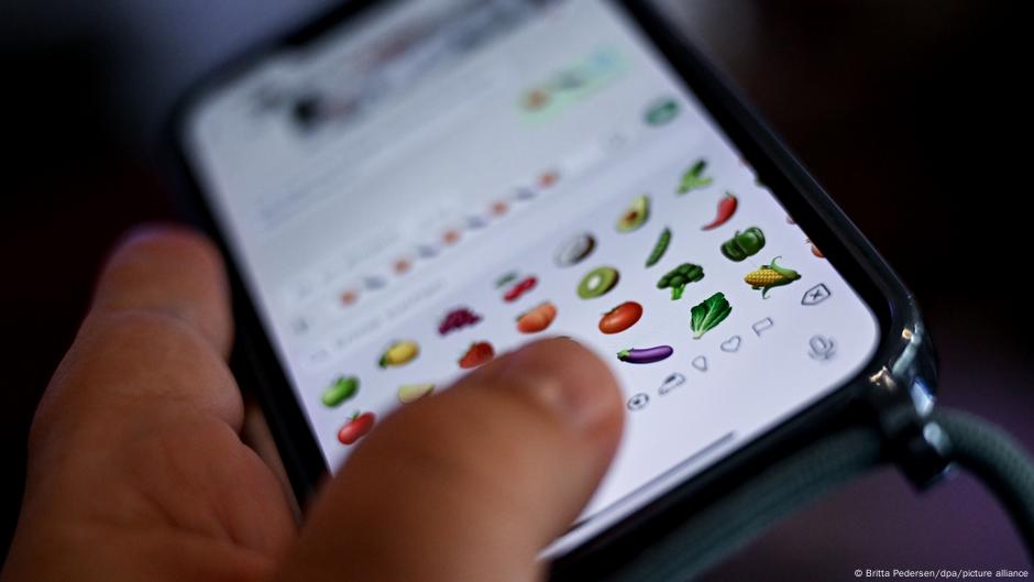 Australia trials AI to decode Gen Z slang in predator cases  DW  10/29/2025