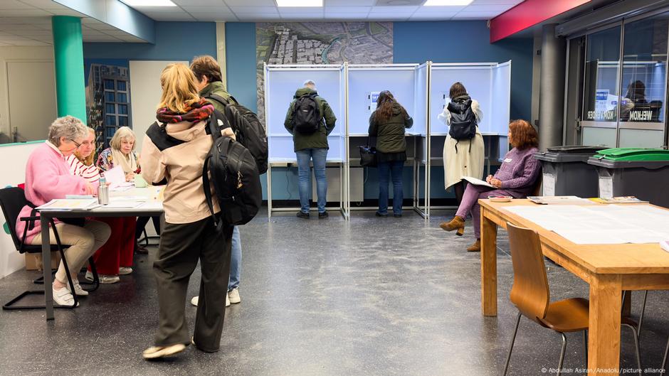 Dutch voters head to polls in test of far-right momentum