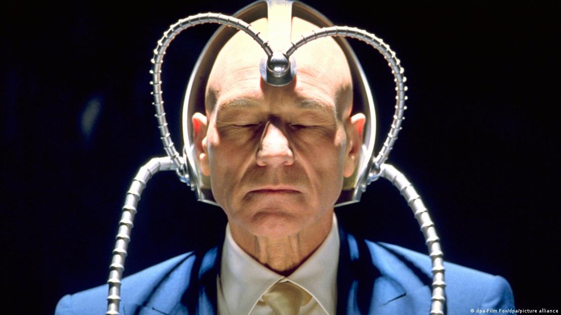 Patrick Stewart como el profesor Charles Xavier en X-Men 2 Patrick Stewart como el profesor Charles Xavier en X-Men 2