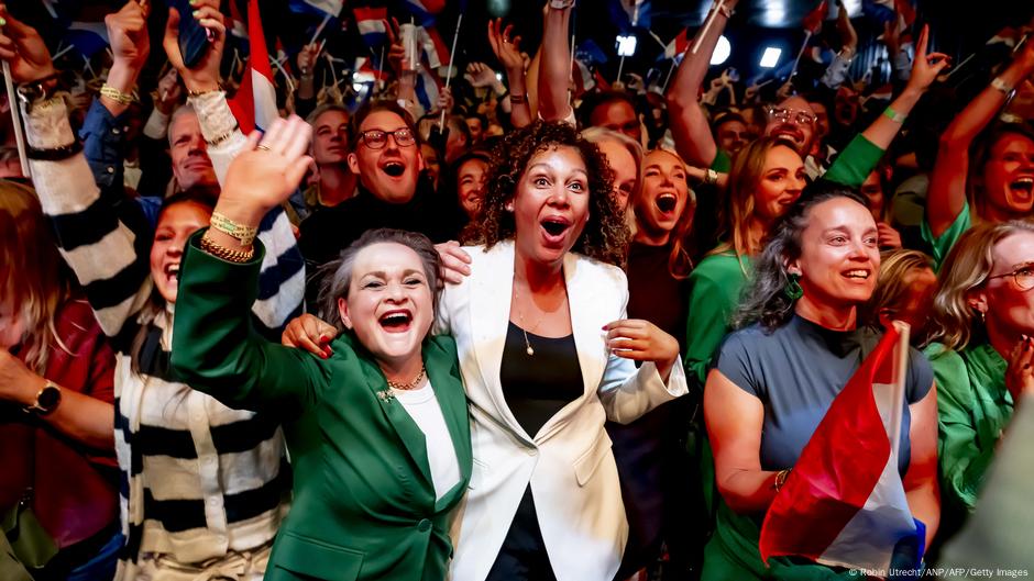 Centrists and far-right level in Dutch election  projection  DW  10/30/2025