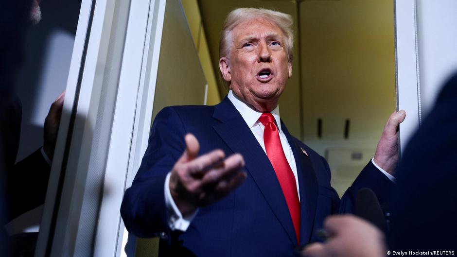 Trump anuncia demanda a la BBC hasta por USD 5.000 millones por documental