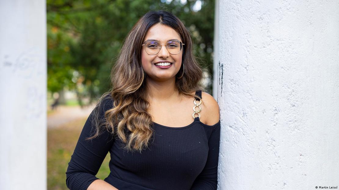 Pakistan kökenli Offebachlı yerel siyasetçi Hibba Kauser de Merz'in söylemlerine bayrak açan kadınlardan Pakistan kökenli Offebachlı yerel siyasetçi Hibba Kauser de Merz'in söylemlerine bayrak açan kadınlardan