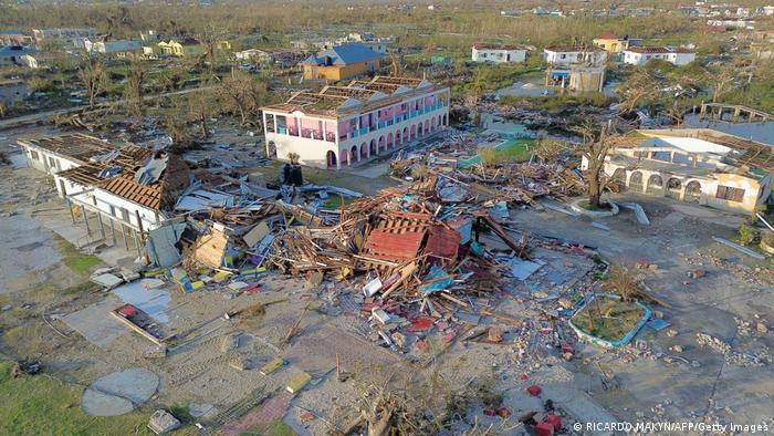 Maisons et bâtiments détruits par l'ouragan Melissa en Jamaïque.