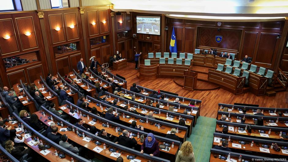 Skupština Kosova 26. oktobra 2025: sedišta predviđena za premijera i ministre ostala su prazna, jer Kurtijeva vlada nije izglasana