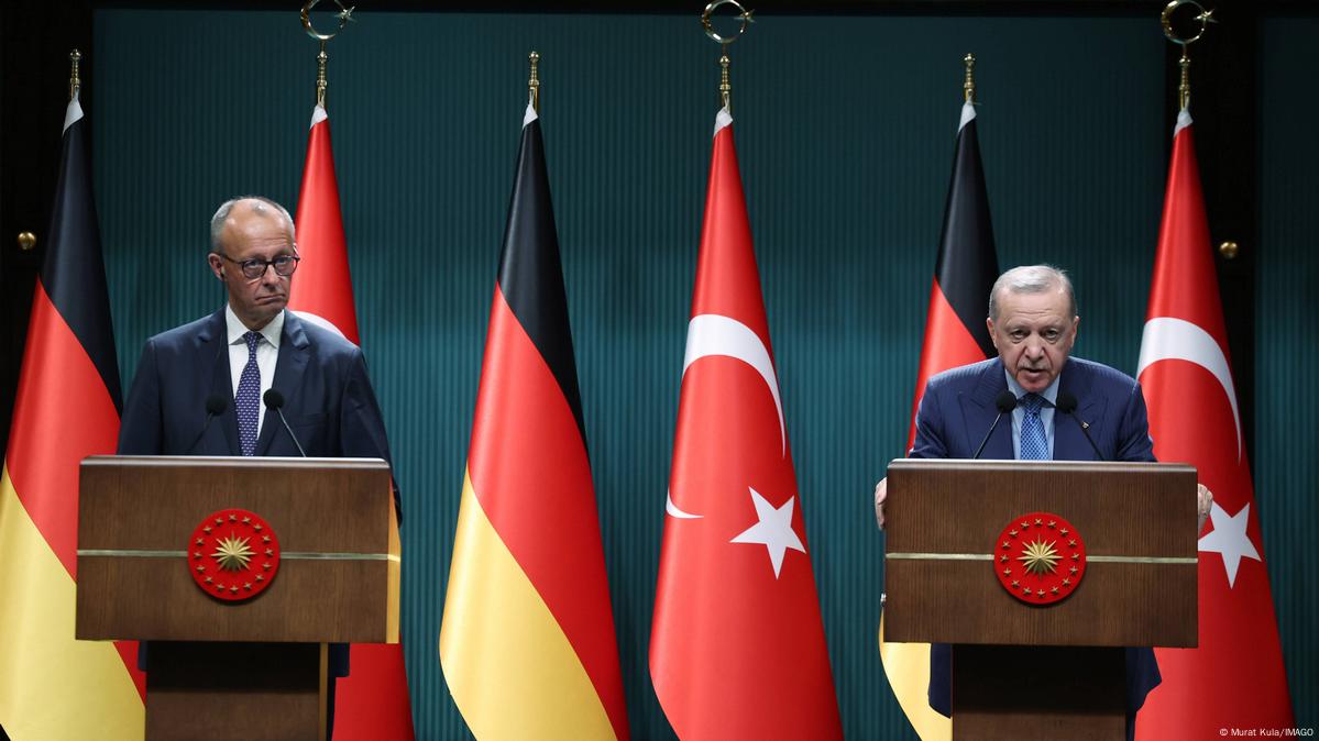 Friedrich Merz soutient la Turquie pour son adhésion à l'UE – DW –  30/10/2025