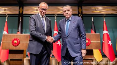 Χειραψία Φρίντριχ Μερτς και Ταγίπ Ερντογάν