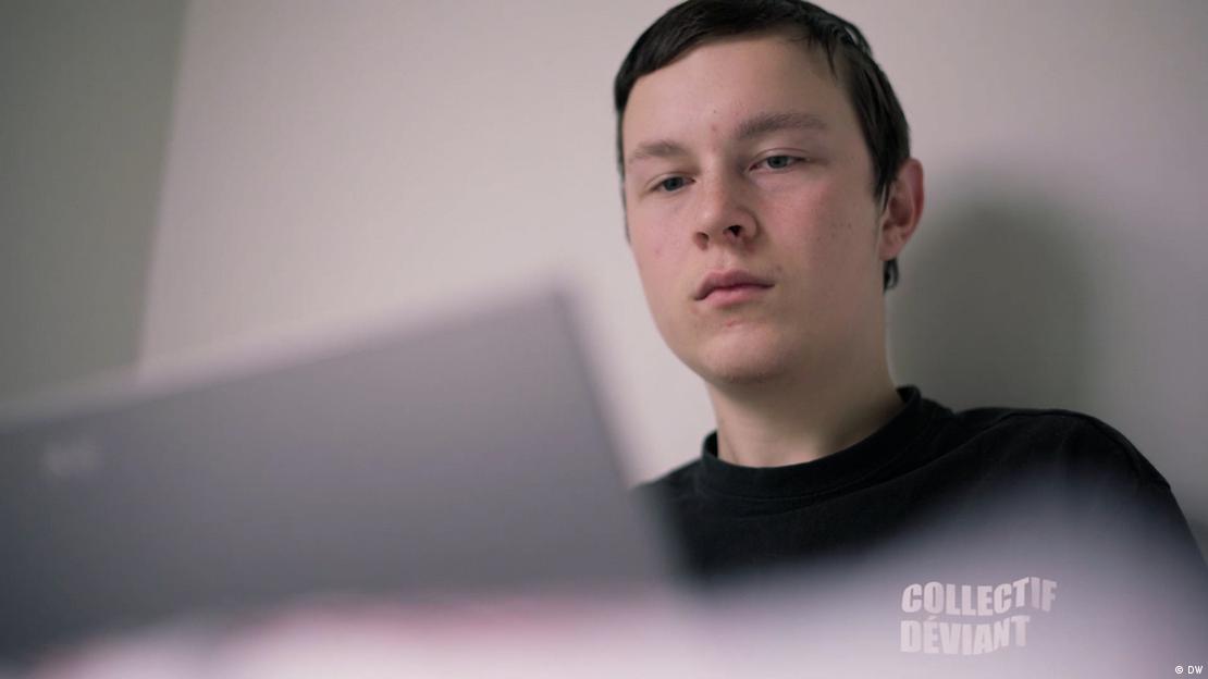 Viktor, henüz 18 yaşında olmasına rağmen, ülkesi Ukrayna'yı terkedip kız arkadaşıyla birlikte Berlin'e geldi Viktor, henüz 18 yaşında olmasına rağmen, ülkesi Ukrayna'yı terkedip kız arkadaşıyla birlikte Berlin'e geldi