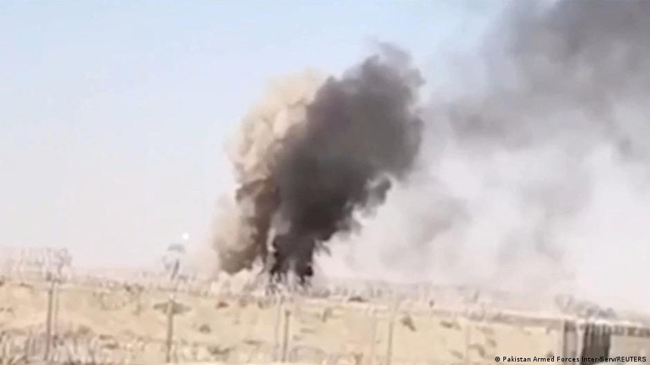 Detalj s video-snimka na kojem se vidi dim, navodno nakon pakistanskog napada dronom na granični prelaz avganistanskih talibana u Spin Boldaku 15. oktobra 2025.