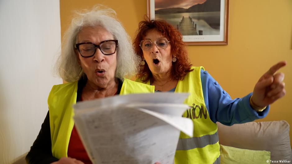 France’s “yellow vest” activists find a new voice on stage France’s “yellow vest” activists find a new voice on stage