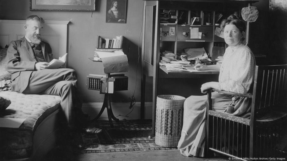 Bernard Šo i supruga Šarlote u njihovom domu u Londonu, 1905.