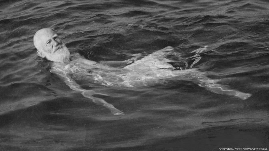 Slika je snimljena 1. januara 1949, ne zna se gde. Šo je zašao devedesete.