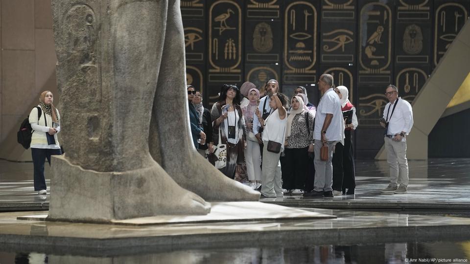 吉薩大埃及博物館的遊客