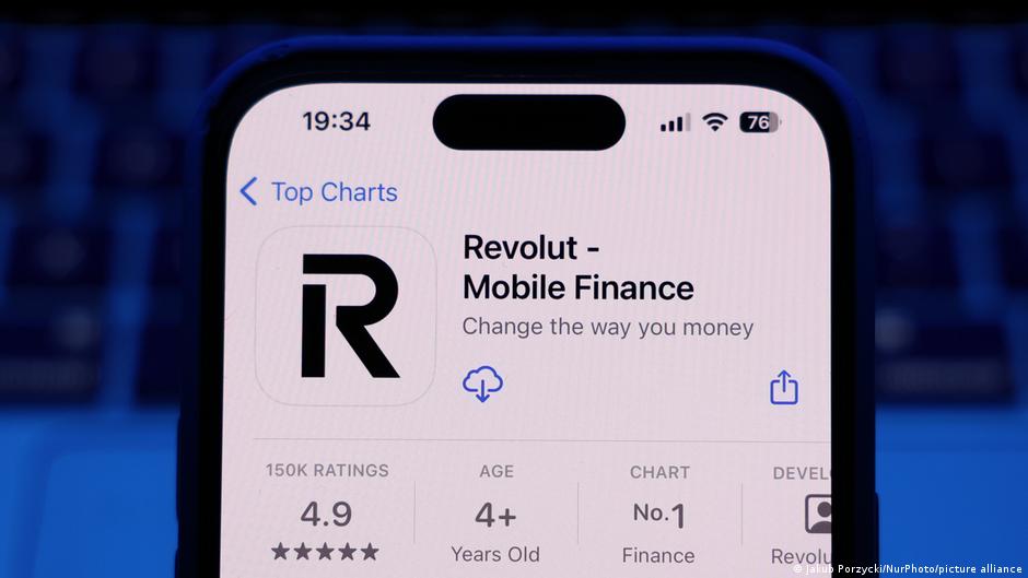 Банк Revolut почав блокувати рахунки росіян у Європі