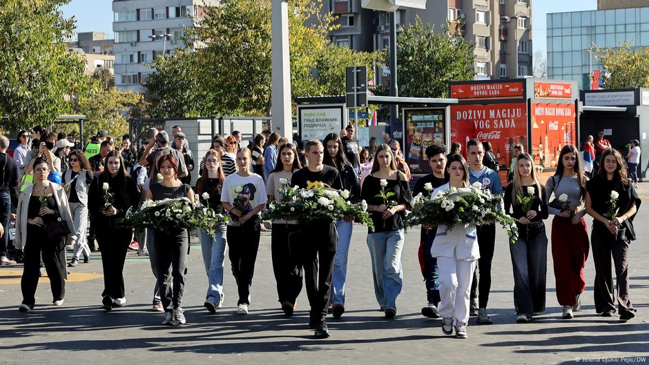 Serbi  Tubime në përvjetorin e shembjes së stacionit në Novi Sad