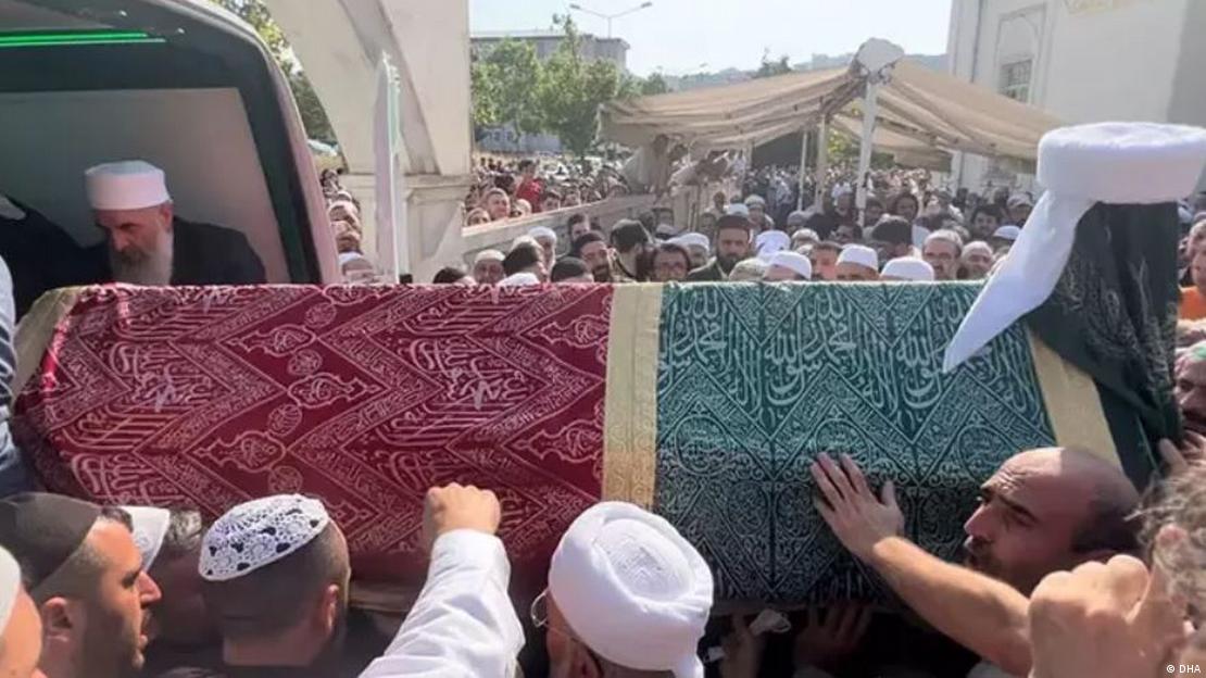 Abdülbaki Erol'un Menzil köyündeki cenaze töreni 