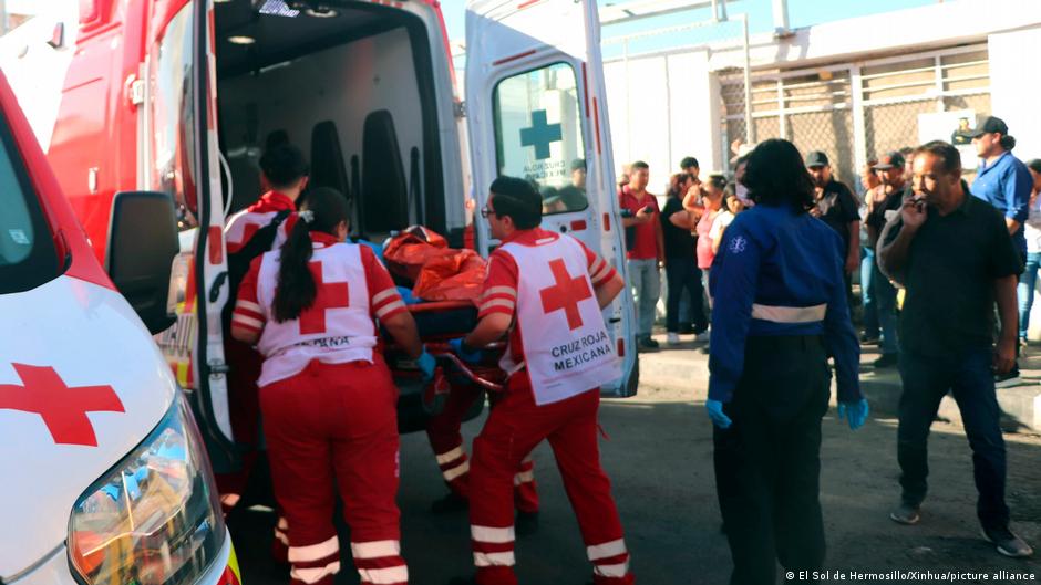Al menos un muerto en colapso de un edificio en México