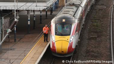 UK: Man charged with attempted murder over train stabbings