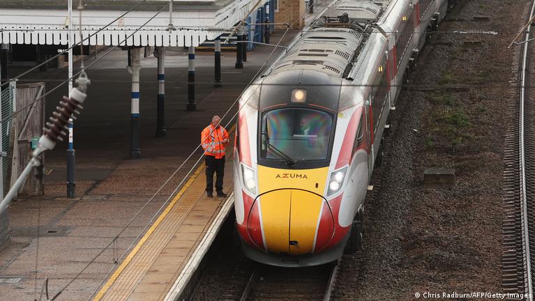 UK: Man charged with attempted murder over train stabbings
