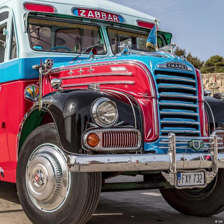 Can Malta's iconic buses be saved? — REV – DW – 11/12/2025