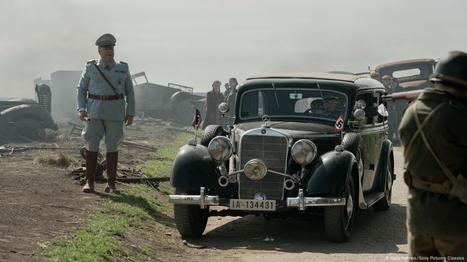 Scena iz filma „Nirnberg“ – Rasel Krou u ulozi Hermana Geringa