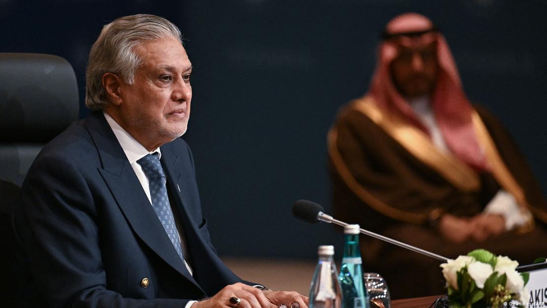 Ministri i Jashtëm i Pakistanit Mohammad Ishaq Dar gjatë takimit për të ardhmen e Gazës
