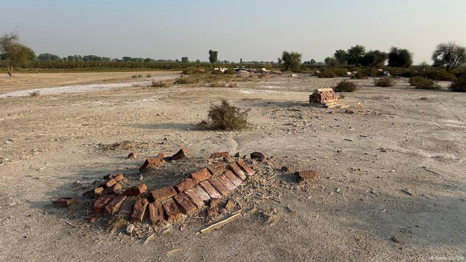 Pakistan: Inside a graveyard for victims of 'honor killings'