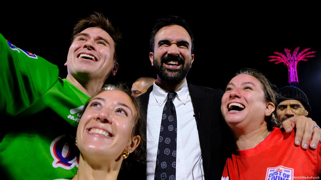 زہران ممدانی اپنے حامیوں کے درمیان