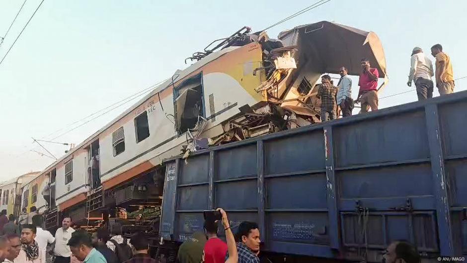 India: Several dead in train collision in Chhattisgarh DW 11/04/2025