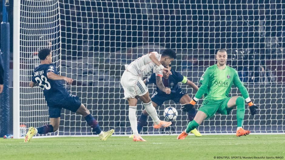 Dijaz postiže gol protiv Pari Sen Žermena